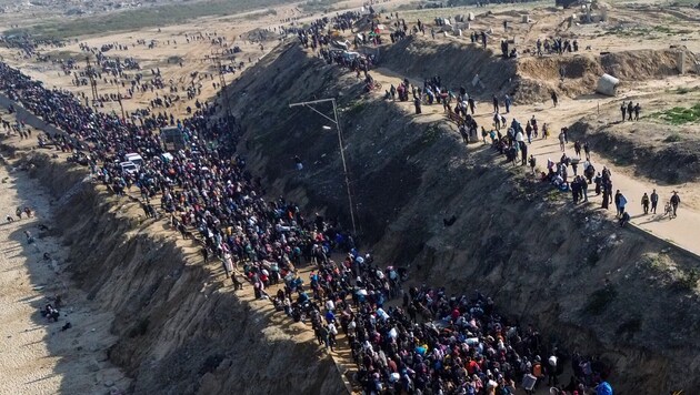 More than 650,000 Palestinians are on their way back to the north. (Bild: AFP)