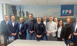 Die neue FPÖ-Riege im Landtag mit Klubchef Norbert Hofer, Bundesrat Thomas Karacsony und ...