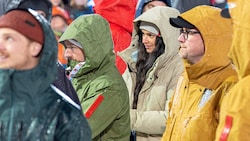 Marcel Hirscher mit Begleitung beim Nightrace-Riesentorlauf in Schladming (Bild: Urbantschitsch Mario/Mario Urbantschitsch)