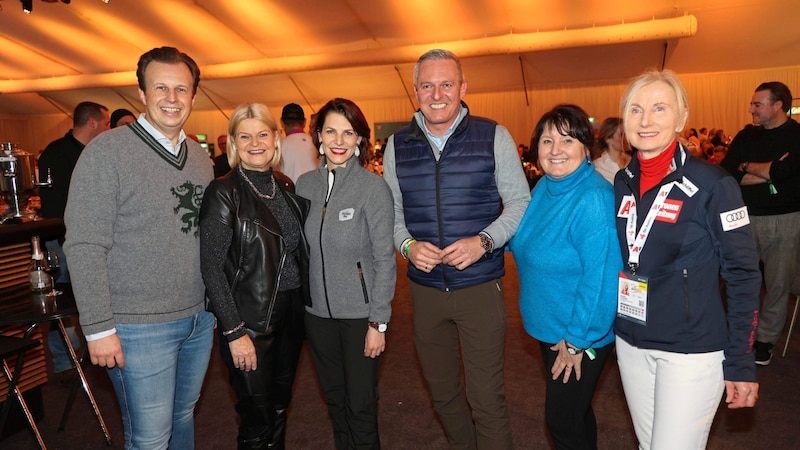 Politiker Karlheinz Kornhäusl, Klaudia Tanner, Karoline Edtstadler, Mario Kunasek, Manuela Khom und Roswitha Stadlober (ÖSV) (Bild: Jauschowetz Christian)