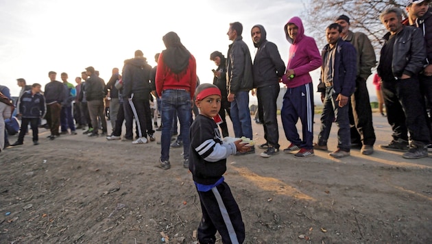 Harsh circumstances for refugees: only emergency medical care is to be provided. (Bild: EPA)