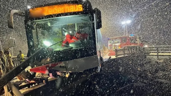 Zum Zeitpunkt des Unfalls herrschten winterliche Bedingungen.