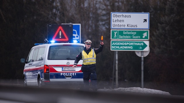 Die Fans werden am Mittwoch schon vorzeitig von der B320 abgeleitet.  (Bild: LPD Stmk/Huber)