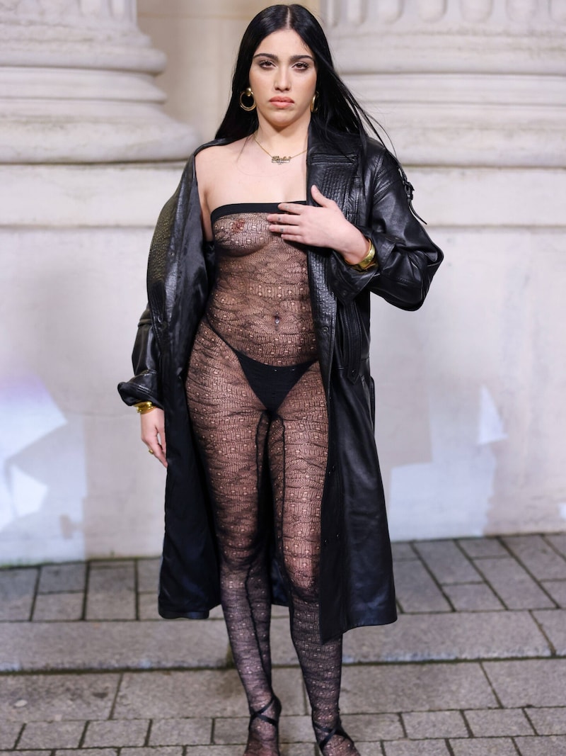 Lourdes Leon proudly presented herself in a nude suit. (Bild: APA-PictureDesk/Laurent VU / Action Press/Sipa)