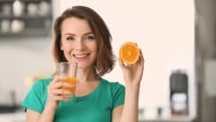 Zitrusfrüchte sind eine gute Quelle für Vitamin C. (Bild: africa-studio.com (Olga Yastremska and Leonid Yastremskiy))