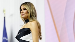 Melania Trump präsentiert sich als eiserne Lady mit einem Blick aus Stahl.