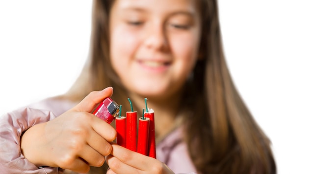 Never let children handle fireworks unsupervised. (Bild: stock.adobe.com/MandicJovan)