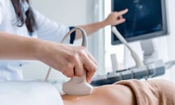 Die Nachfrage nach Ersttrimester-Screenings trifft auf begrenzte Kapazitäten.