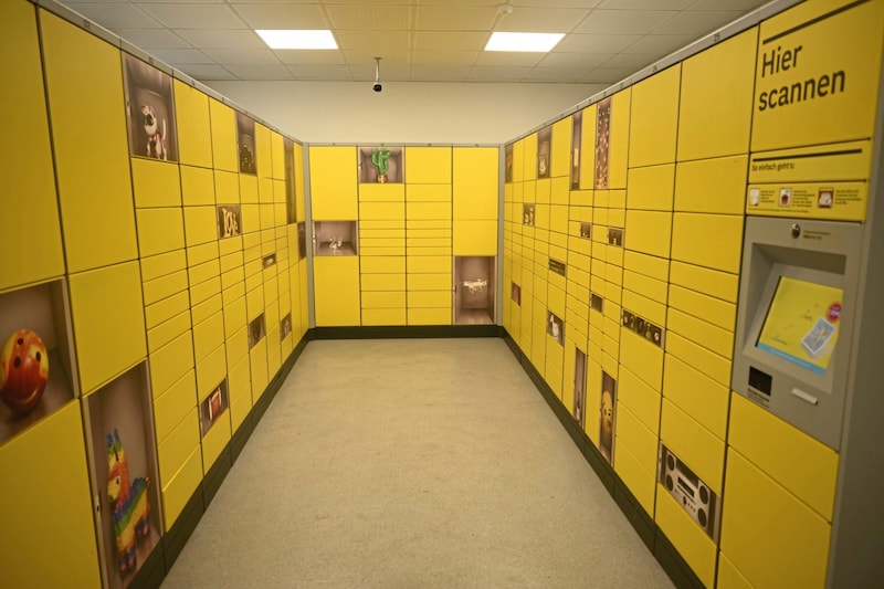 Luca set up a night-time hiding place in the self-service post office on Gudrunstraße. (Bild: Imre Antal)