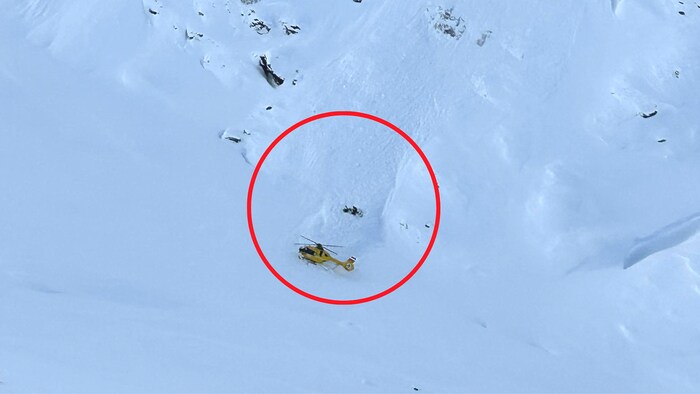 Rettungsaktion für einen deutschen Variantenfahrer am Mittwoch in Hintertux: Der Mann schwebt in ...
