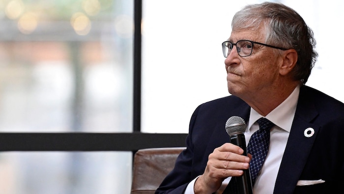 Schon im Wahlkampf stellte sich Bill Gates samt Spenden an die Seite von Kamala Harris. Nun ruft ...
