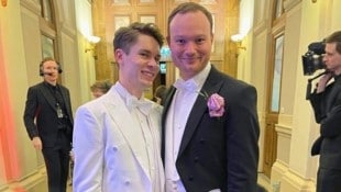 Nicht nur beim Opernball treten Stefan Pfister und Josef Takats gemeinsam in der Reihe der Debütanten auf. Auch privat sind die beiden jungen Männer ein Paar. (Bild: Vaness Partsch)