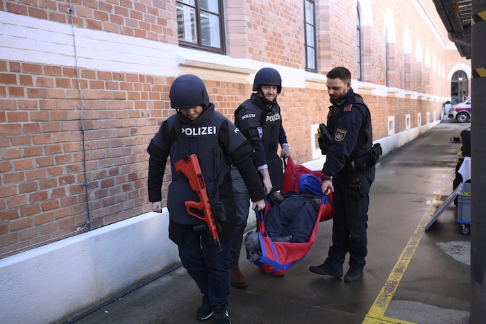 Auch ein eventueller Rettungseinsatz muss geübt werden.