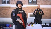 Ausrüstung und Waffe sorgen im Ernstfall für mehr als 18 Kilogramm an Zusatzgepäck.