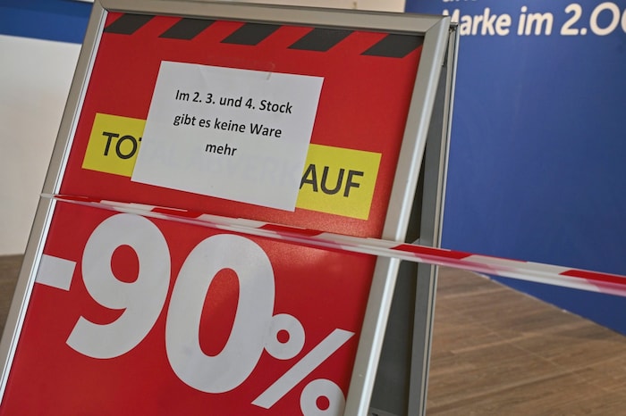 Minus 90 Prozent und ein fast ganz gesperrtes Möbelhaus: Das war der letzte Kika-Tag in ...