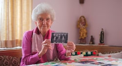 Anna Hackl, Zeitzeugin der „Mühlviertler Hasenjagd“ und Lebensretterin; Wenige Tage nach dem Kriegsende im Mai 1945 entstand das Foto, das sie zeigt. (Bild: Einöder Horst)