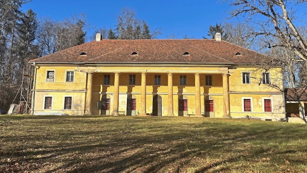 The fort in Sulz is 210 years old and has been owned by Sigurd Hochfellner since 2018, who acquired the building from the fort association in 2018 and has been renovating it ever since. (Bild: Carina Fenz)