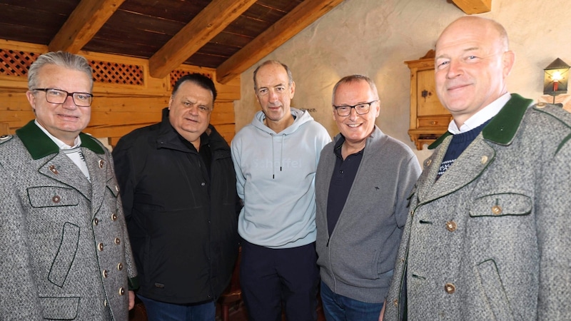 Christopher Drexler, Stefan Knapp (Bürgermeister von Haus), „Krone“-Herausgeber Christoph Dichand, Chefredakteur Klaus Herrmann und Hermann Trinker (Bürgermeister von Schladming, v. li). (Bild: Jauschowetz Christian/Christian Jauschowetz)