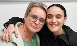 Die ehemalige Hamas-Geisel Emily Damari (rechts) mit ihrer Mutter