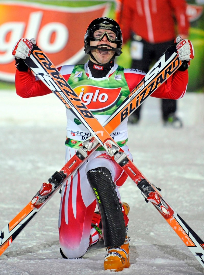 Reinfried Herbst celebrates his Nightrace victory (Bild: EPA)