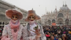 Ab dem Valentinstag, dem 14. Februar, dominieren in der Lagunenstadt Venedig wieder Masken und Kostüme. (Bild: EFE)