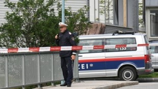 Ein Bombendroher beschäftigte wieder die Polizei. (Symbolfoto)