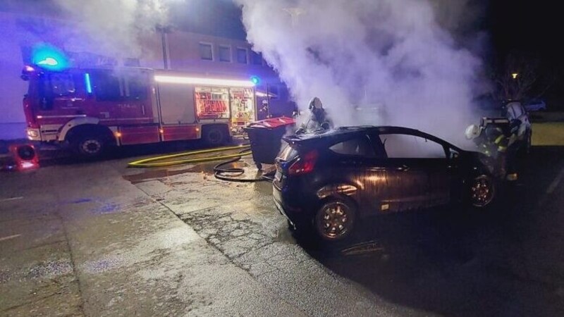 Das Auto machte sich selbstständig und prallte gegen andere Fahrzeuge.  (Bild: FF Feistritz )