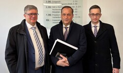 Am Zivilgericht in Linz: Anwalt Bernhard Steinbüchler, Ex-Brucknerhaus Geschäftsführer Dietmar ...