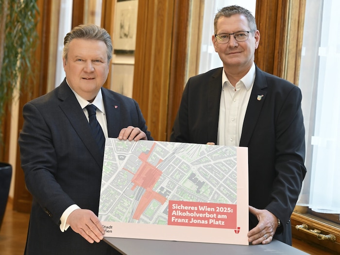 The alcohol ban zone extends beyond the boundaries of the square.