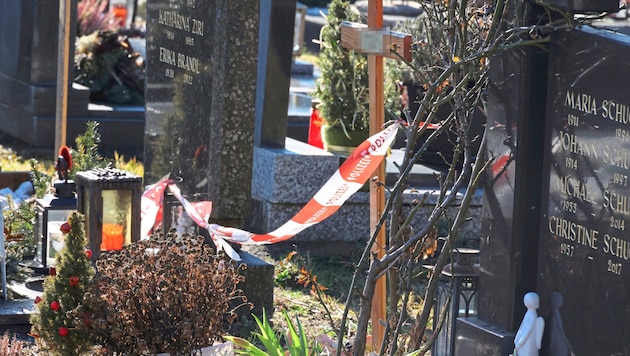 The harrowing case took place at this grave. (Bild: Jauschowetz Christian/Christian Jauschowetz, Krone KREATIV)