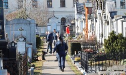 Am Tag nach der Tat durchsuchte die Polizei den Leonhardfriedhof.