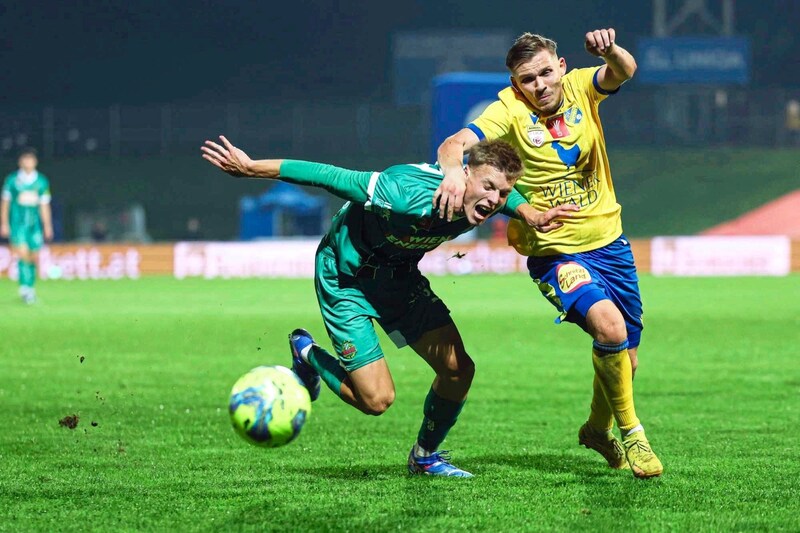 Stripfing (im Bild Mehmedovic, r.) will nach Rapid (Vincze) den nächsten „Riesen“ zu Fall bringen. (Bild: GEPA/GEPA pictures)