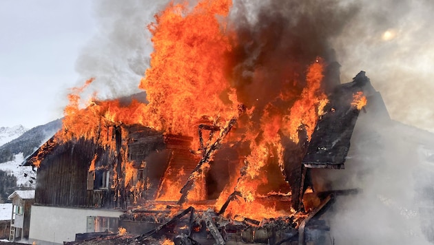 Das alte Bauernhaus brannte bis auf die Grundmauern ab.  (Bild: Mathis Fotografie)