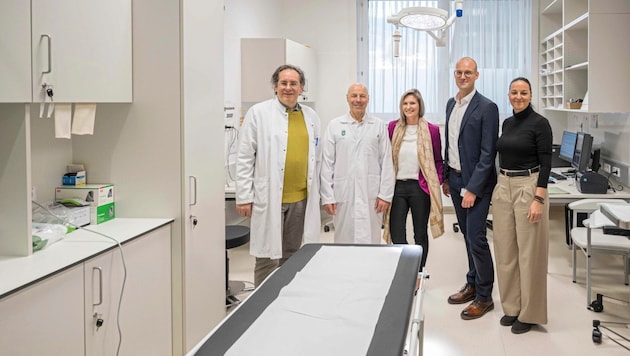 Head of Department Gerhard Bratschitsch, Medical Director Erich Schaflinger, Head of Nursing Eva Maria Schmidt-Kloiber, Operations Director Manfred Kočever and Christina Hochreiter, also Head of Nursing (Bild: Juergen Fuchs)