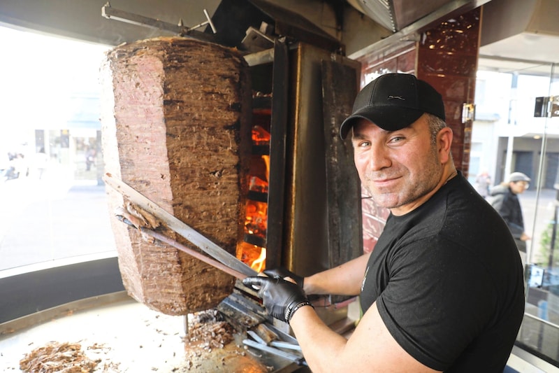 Bei Baba Döner wird hochwertiges Kalbsfleisch verkauft.  (Bild: Jöchl Martin)