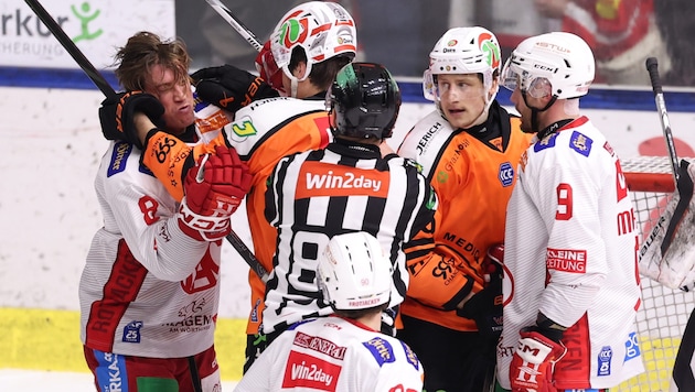 KAC-Ass Nick Petersen (li.) haut sich voll rein, will jetzt auch Graz knacken.  (Bild: GEPA pictures)