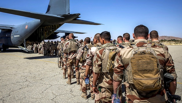 Die französischen Soldaten kehren wieder heim. (Bild: APA/AFP/Joris Bolomey)