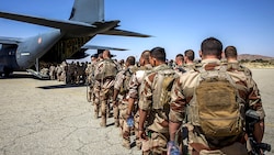 Die französischen Soldaten kehren wieder heim. (Bild: AFP/Joris Bolomey)