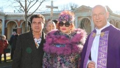 Bunte Kleidung war ausdrücklich erwünscht: Sohn Konstantin Schenk und Tamara Trojani sehr ...