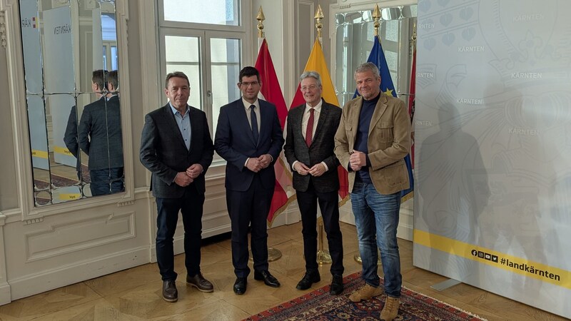 The four party leaders at the presentation of the compromise. (Bild: Felix Justich)