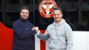 Tino Wawra (r.) unterstützt Didi Elsneg (l.) beim GAK.