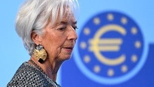 EZB-Chefin Christine Lagarde arbeitet zwar an einem digitalen Euro, doch Bitcoins als Währungsreserve kommen für die Französin nicht in Frage. (Bild: APA/dpa/Arne Dedert)