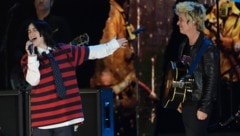 Billie Eilish stand unter anderem mit Green Day auf der Bühne. (Bild: AP Photo/Chris Pizzello)