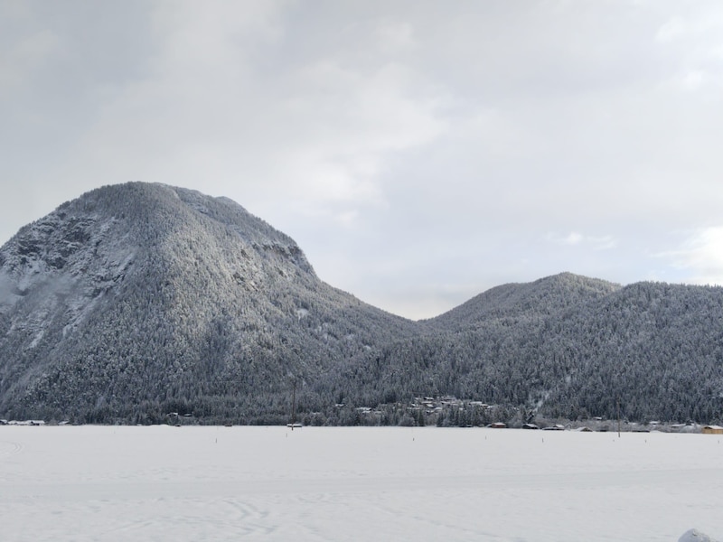 The notch in the center of the picture is the Hohe Sattel. (Bild: Peter Freiberger)