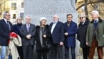 Von links: Heinz Mayer, Terezija Stoisits, Heinz Fischer, Heide Schmidt, Franz Fischler, Rudolf Anschober, Ferdinand Lacina und Michael Ikrath (Bild: APA/Hans Klaus Techt)