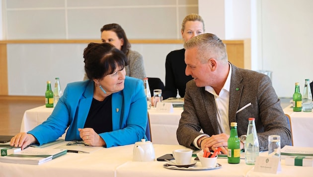 First joint government retreat: Deputy Governor Manuela Khom (ÖVP) and Governor Mario Kunasek (Bild: Jauschowetz Christian)