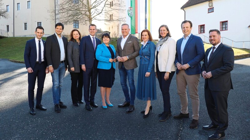 The new Styrian state government and club leaders: Lukas Schnitzer, Hannes Amesbauer, Claudia Holzer, Stefan Hermann, Manuela Khom, Mario Kunasek, Simone Schmiedtbauer, Barbara Eibinger-Miedl, Karlheinz Kornhäusl and Marco Triller (Bild: Jauschowetz Christian/Christian Jauschowetz)