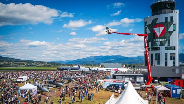 The tower at Hinterstoisser airfield in Zeltweg (pictured at the Airpower air show) (Bild: Pail Sepp)