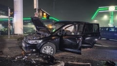 Bei dem Unfall des Rasers wurden mehrere Autos zerstört.