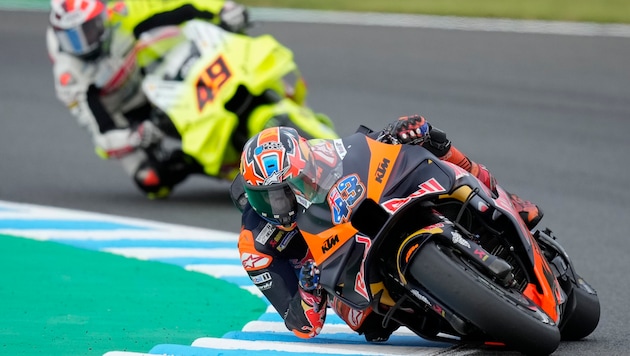 Entschlossenheit wie die MotoGP-Piloten zeigte auch der Aufsichtsrat der KTM AG, der die Minderheitsgesellschafter 2022 ausschloss. (Bild: AP/Hiro Komae)